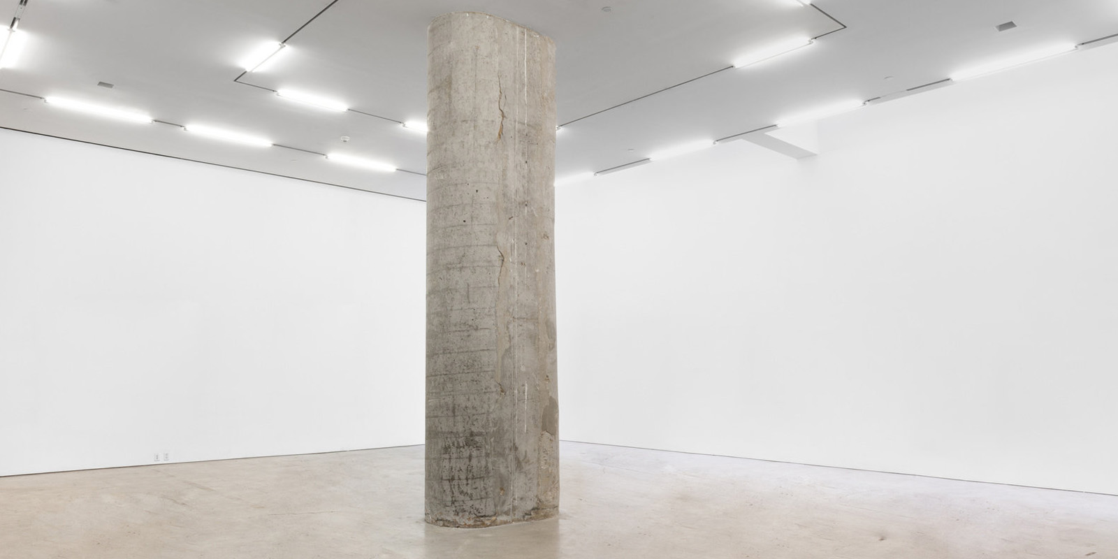 scenting empty art gallery Marlborough Chelsea